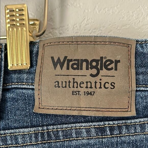Wrangler Authentics Men's Size 38 X 29  Straight Leg Denim Jeans - Picture 4 of 5